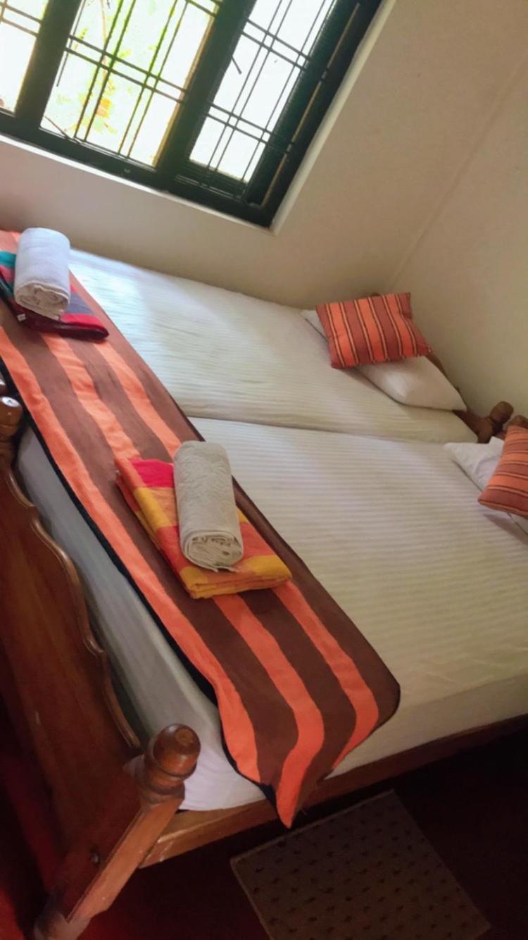 Sujatha Tourist Rest Hotel Dambulla Bagian luar foto