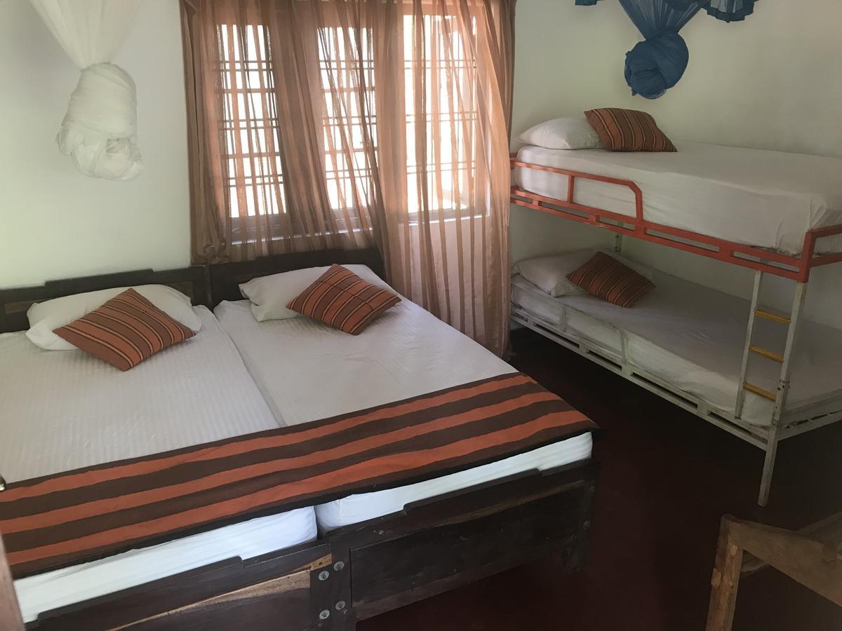 Sujatha Tourist Rest Hotel Dambulla Bagian luar foto