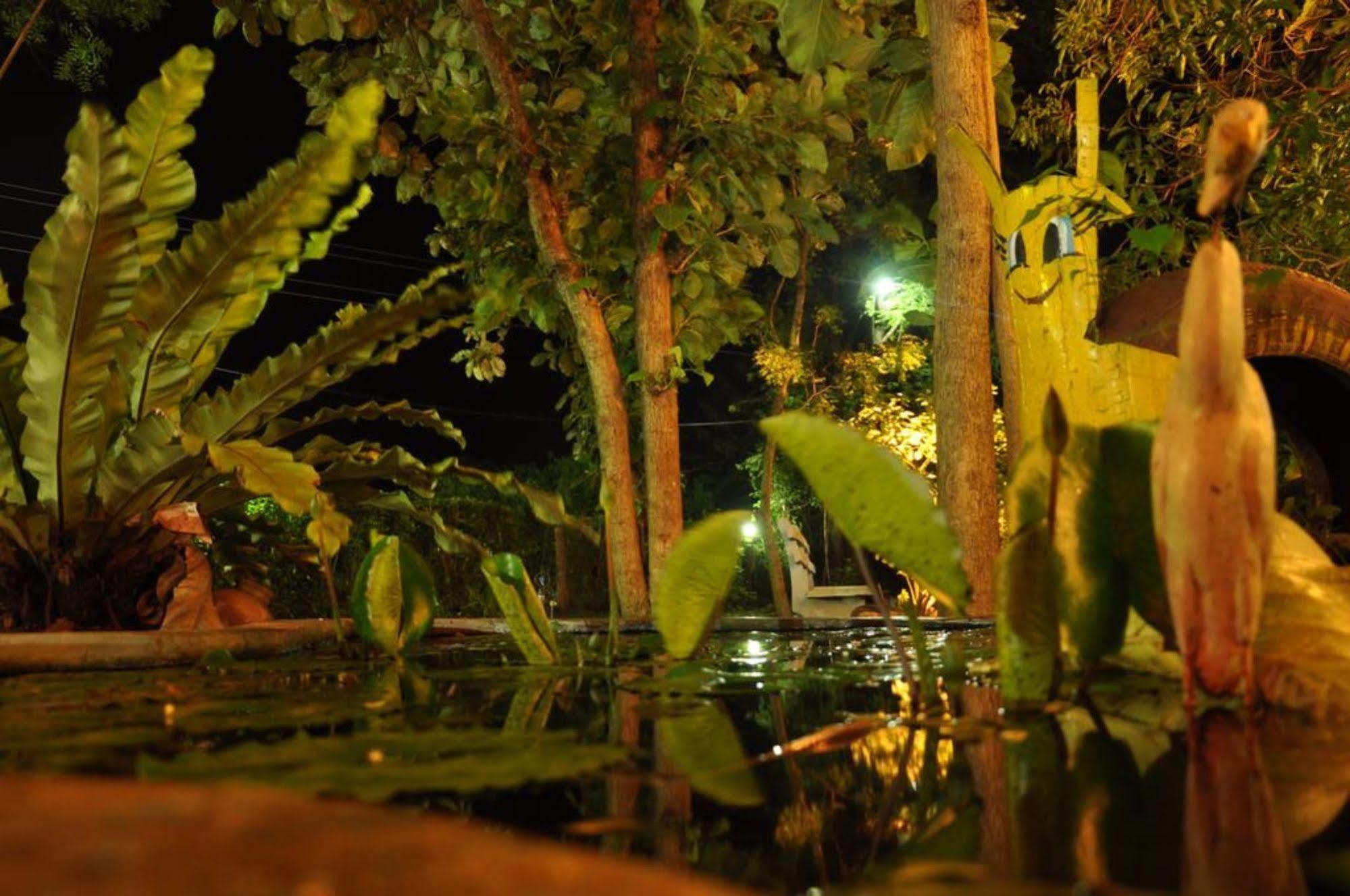 Sujatha Tourist Rest Hotel Dambulla Bagian luar foto