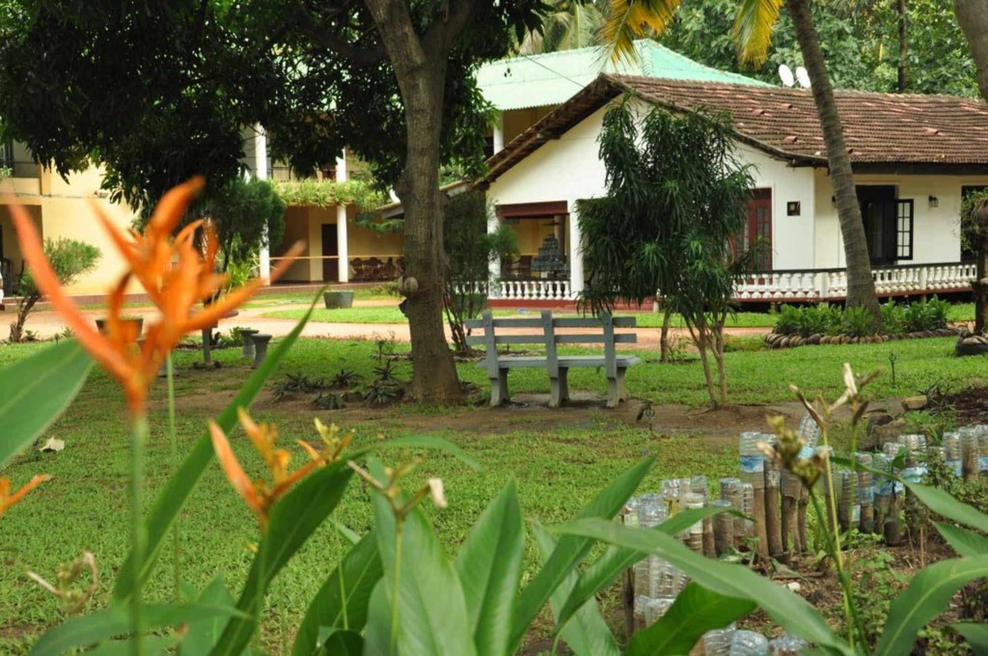 Sujatha Tourist Rest Hotel Dambulla Bagian luar foto