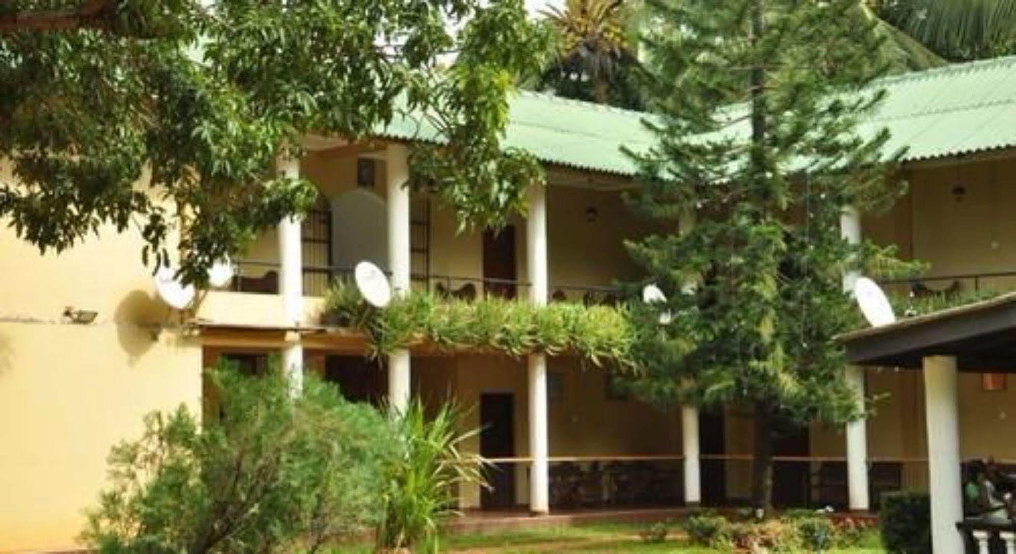 Sujatha Tourist Rest Hotel Dambulla Bagian luar foto
