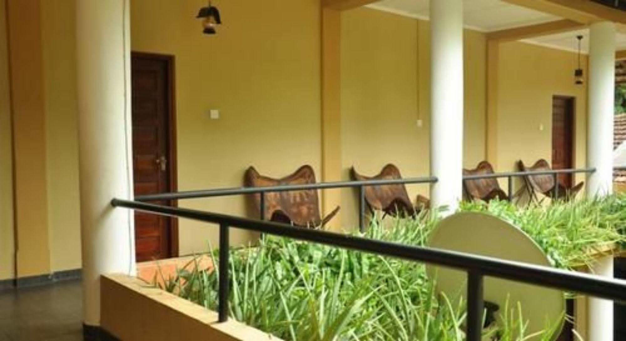 Sujatha Tourist Rest Hotel Dambulla Bagian luar foto